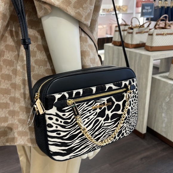 MICHAEL KORS JET SET LARGE EAST WEST ZIP POCKET CHAIN XBODY BLACK
NWT - Picture 2 of 16